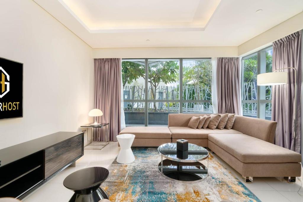 Fotografie z fotogalerie ubytování White Sage - Glamorous & Spacious 2BR at DAMAC Paramount Towers v Dubaji