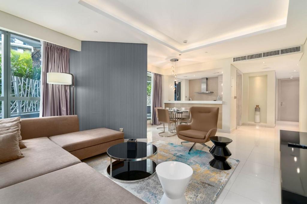 Fotografie z fotogalerie ubytování White Sage - Glamorous & Spacious 2BR at DAMAC Paramount Towers v Dubaji