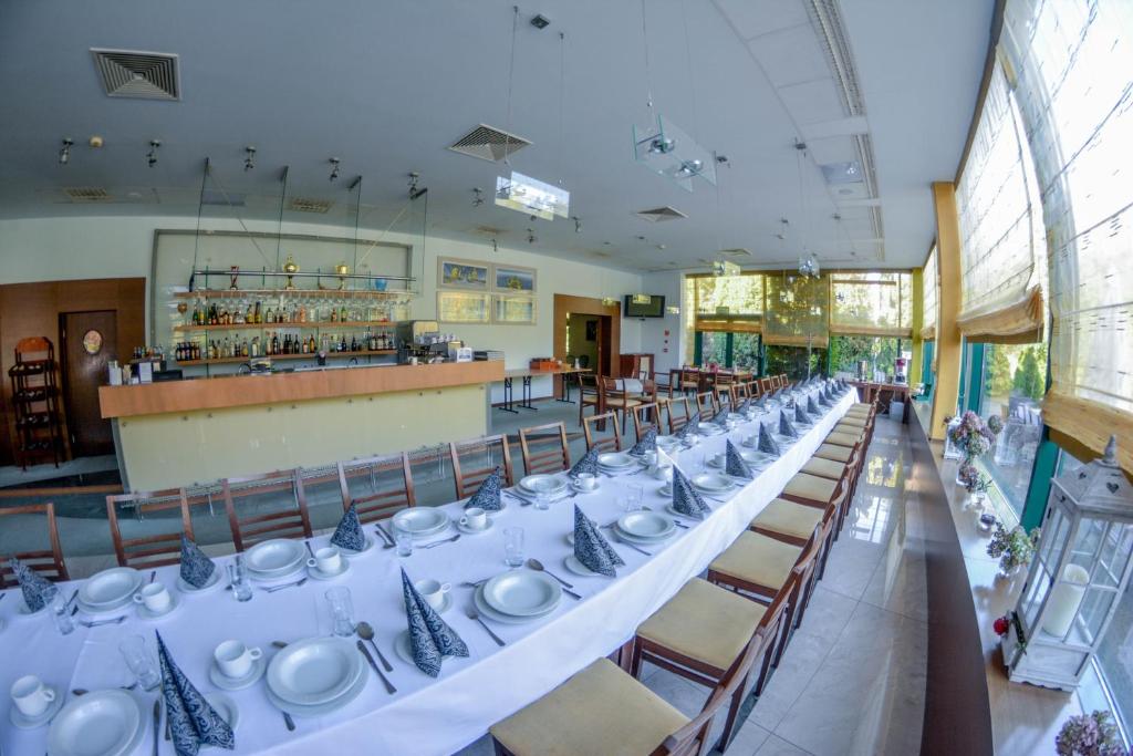 Restaurace v ubytování Hotel Neo