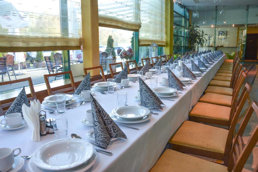 Restaurace v ubytování Hotel Neo