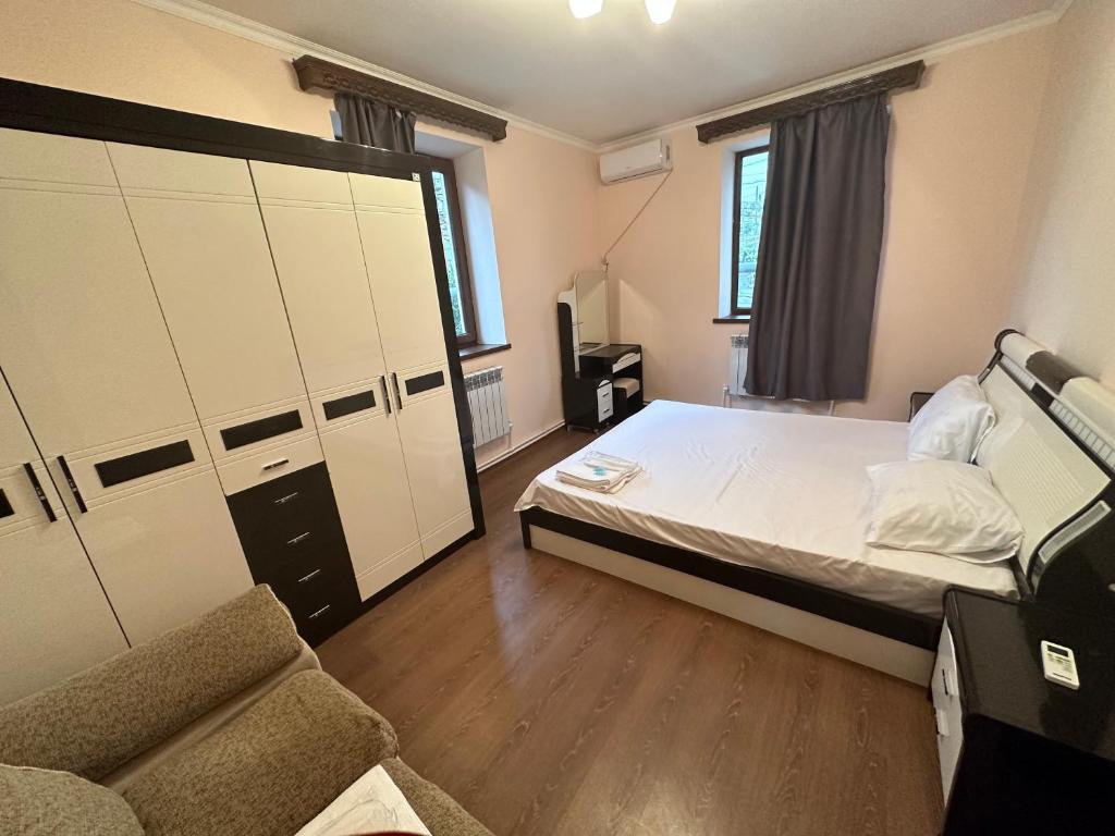 Postel nebo postele na pokoji v ubytování FAVORIT HOTEL-HOSTEL