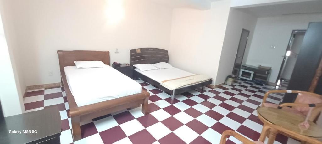 Ένα ή περισσότερα κρεβάτια σε δωμάτιο στο Nhat Binh 2 Hotel