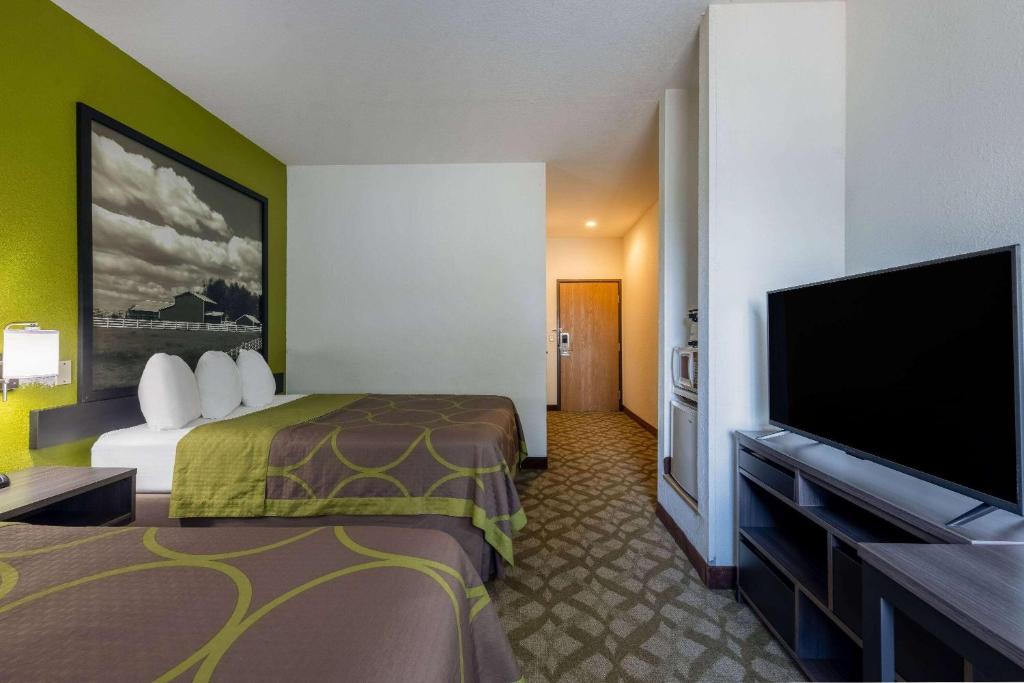 Super 8 by Wyndham De Soto photo