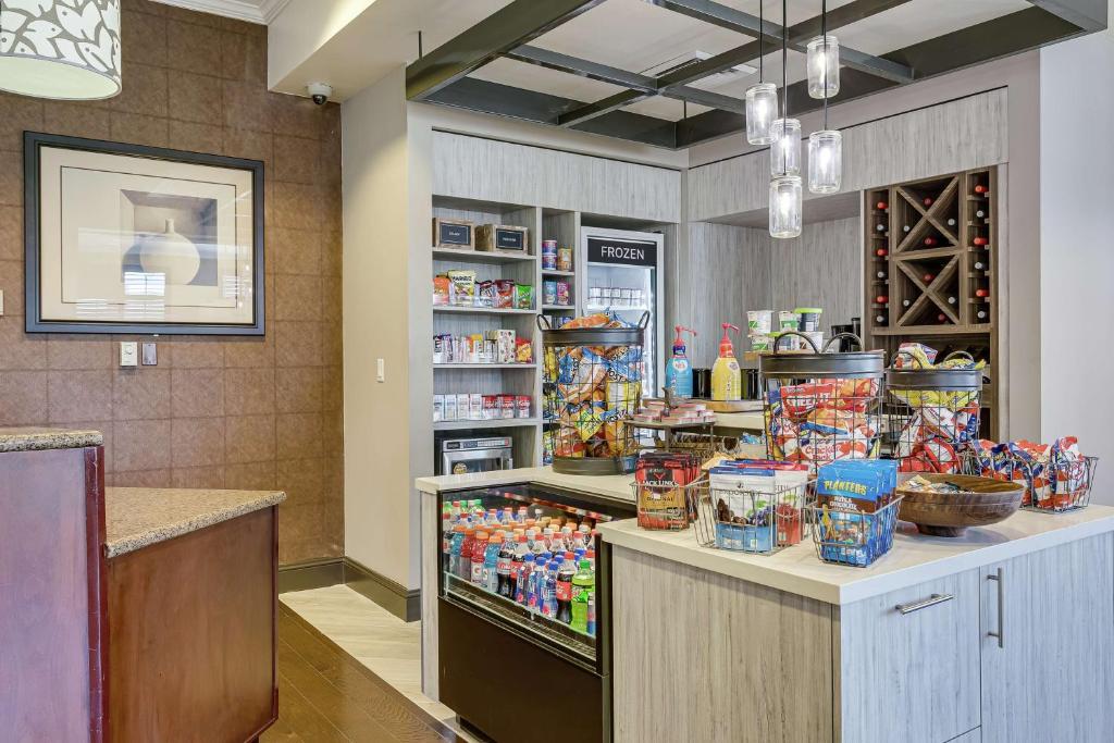 Кухня или мини-кухня в Hilton Garden Inn Phoenix Airport North
