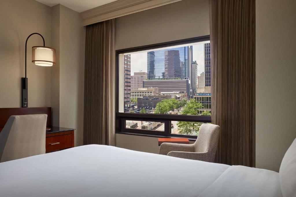 Hilton Denver City Center - Queen Guest Room With City View