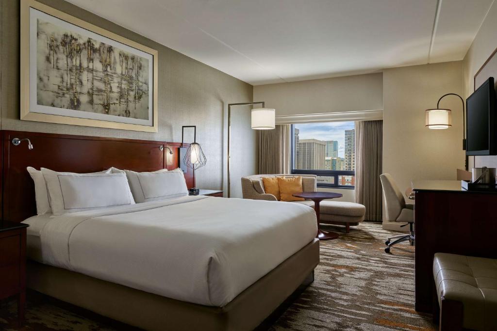 Hilton Denver City Center - King Guest Room With City View
