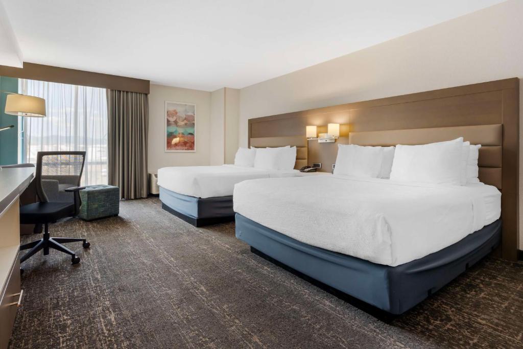 Postel nebo postele na pokoji v ubytování Best Western Plus Sparks-Reno Hotel