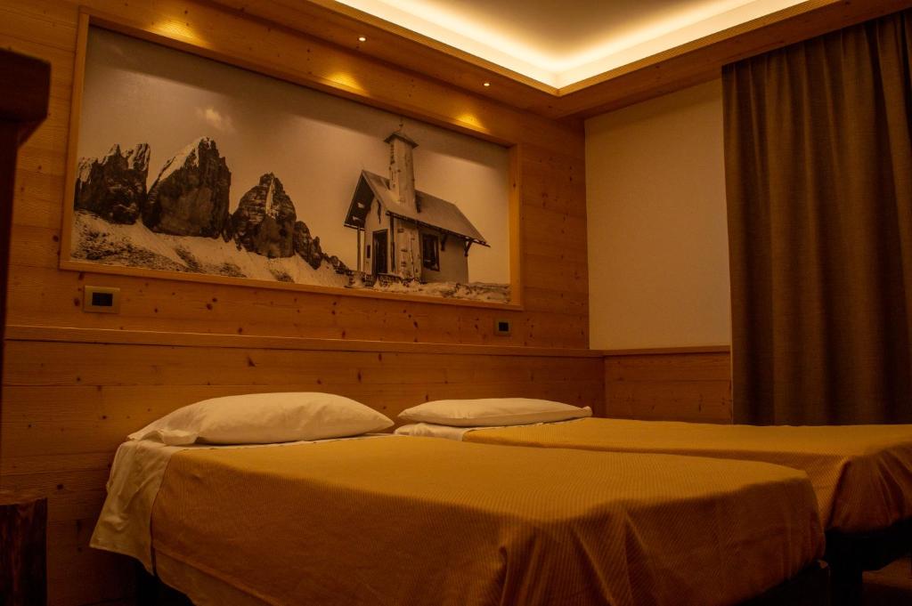 Posteľ alebo postele v izbe v ubytovaní Hotel Serena - Tre Cime Views