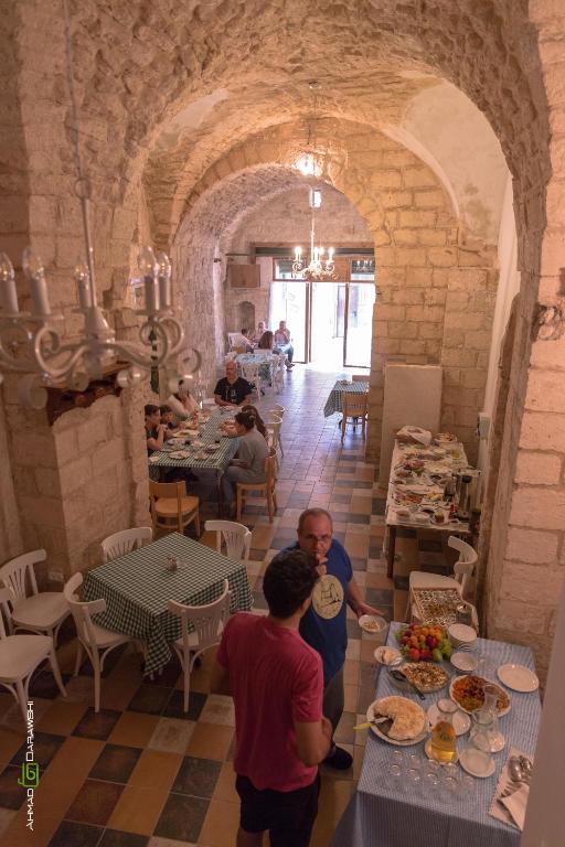 Restoran või mõni muu söögikoht majutusasutuses Al-Hakim Boutique Hotel Old Town Nazareth