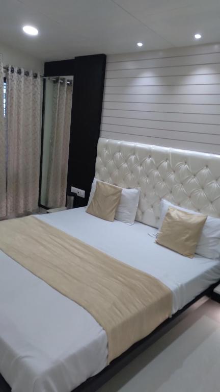 Abu Inn, Mount Abu - The Luxury Boutique Stay - 带共享浴室的大号房间