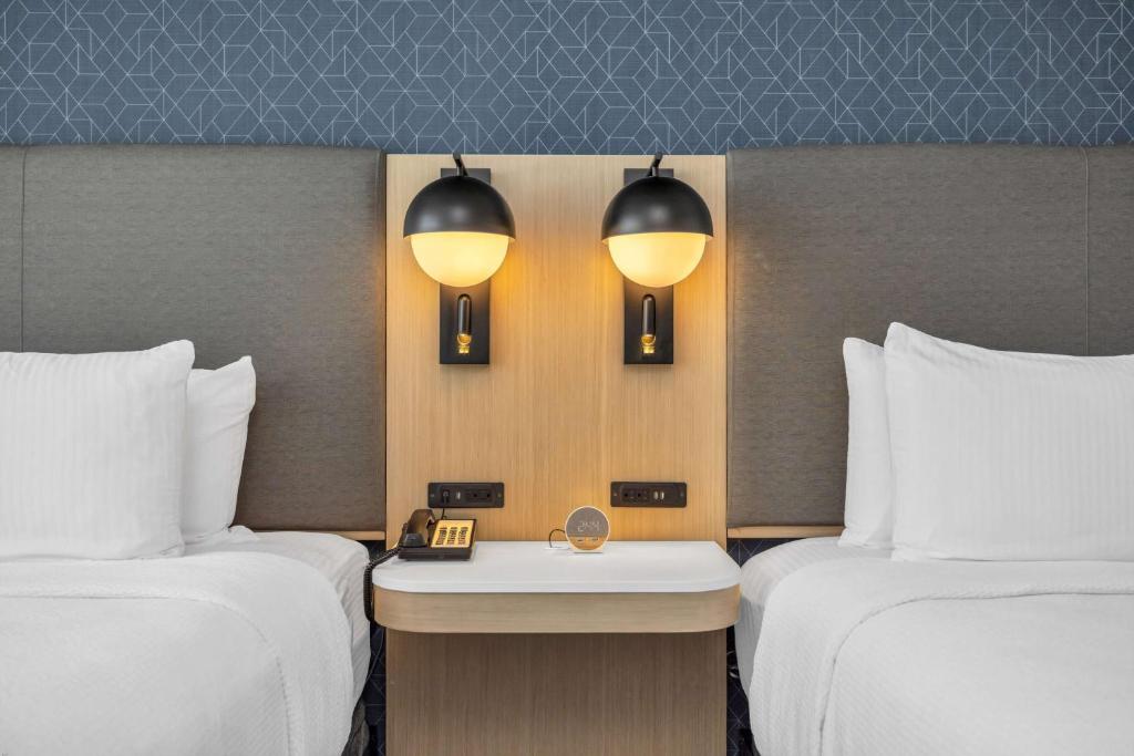La Quinta Inn & Suites by Wyndham San Jose Airport-Downtown photo