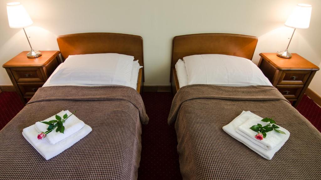 Posteľ alebo postele v izbe v ubytovaní Hotel Łazienkowski