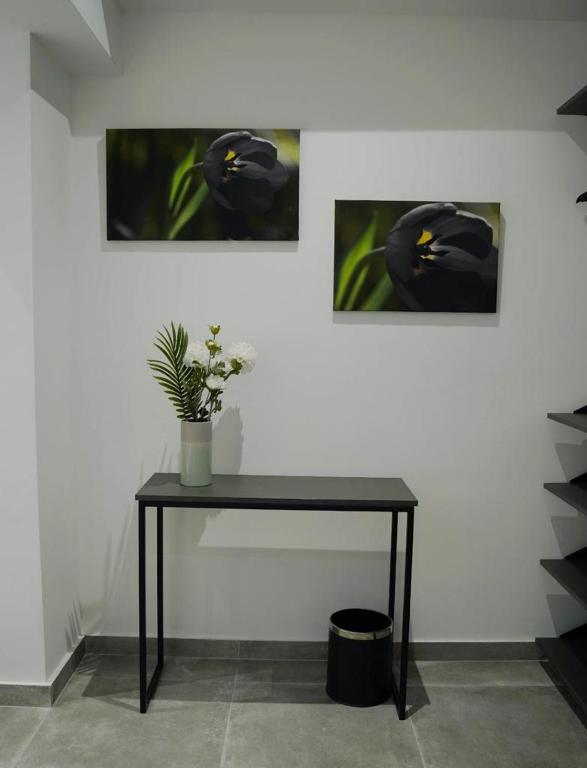 TV a/nebo společenská místnost v ubytování Private rooms with bathroom in Valletta