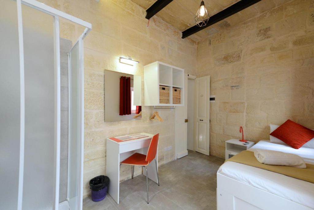 Postel nebo postele na pokoji v ubytování Private rooms with bathroom in Valletta