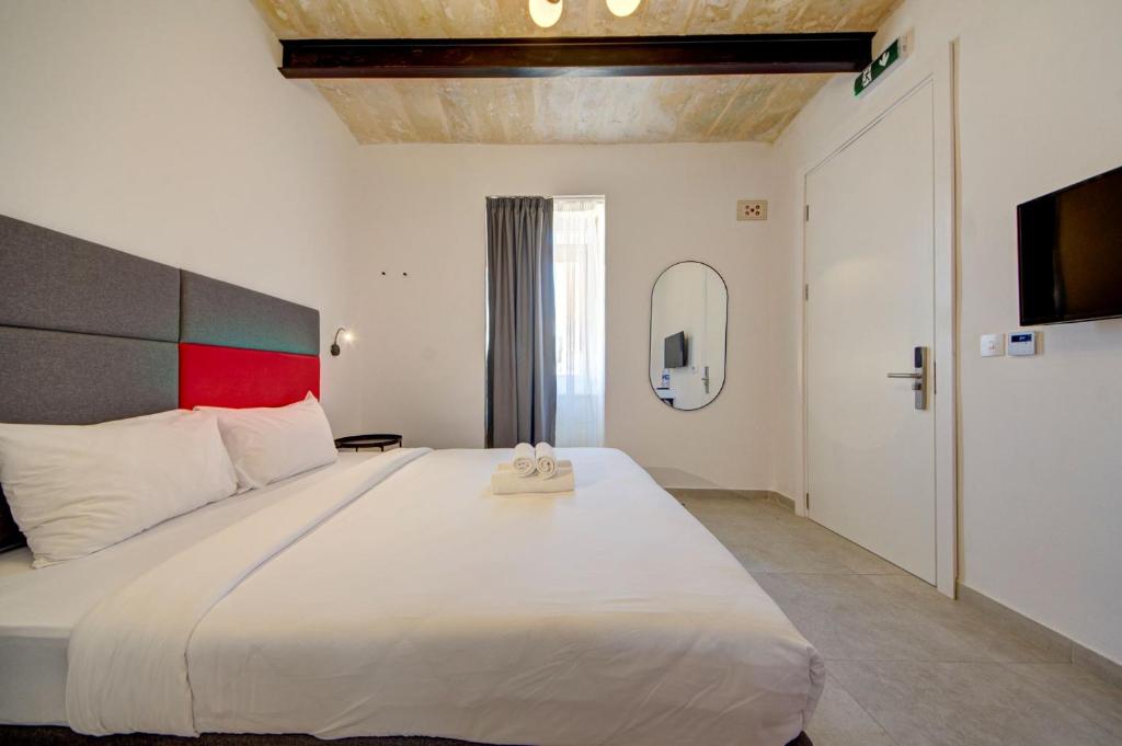 Postel nebo postele na pokoji v ubytování Private rooms with bathroom in Valletta