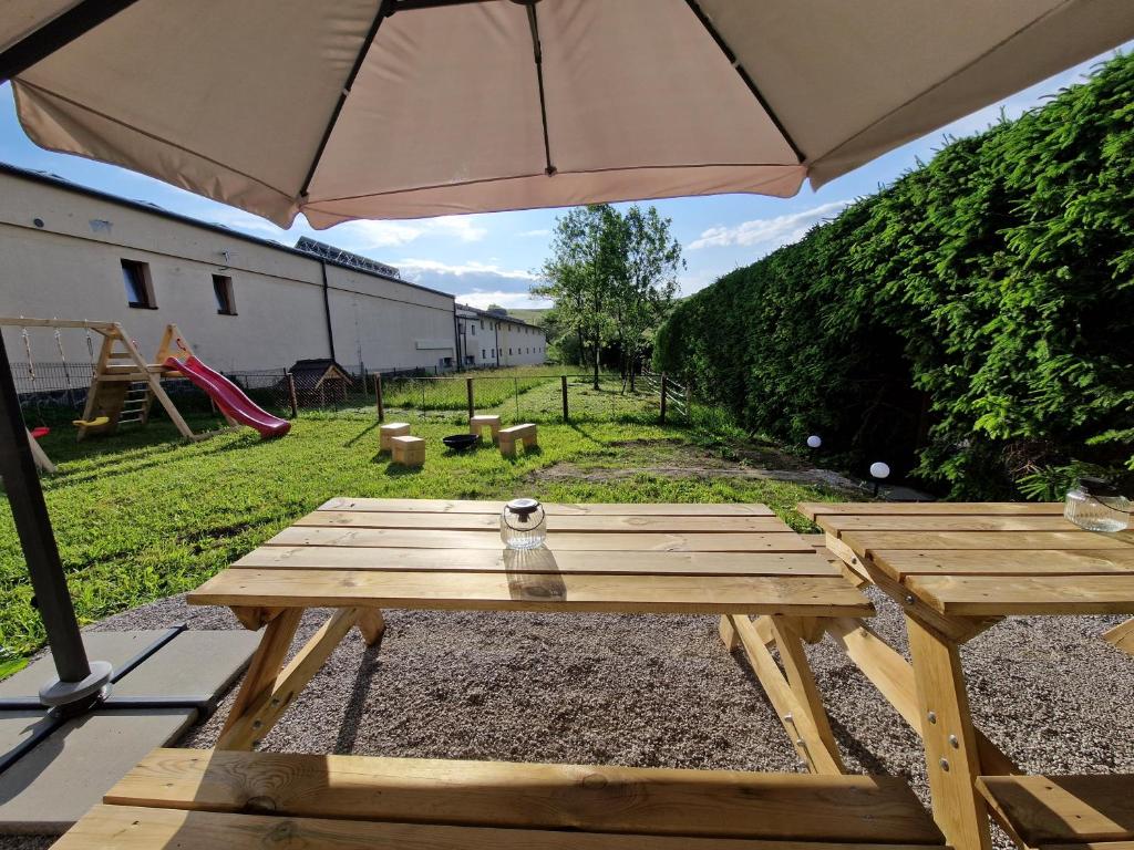 Vonkajšia záhrada v ubytovaní Apartmány LAMA