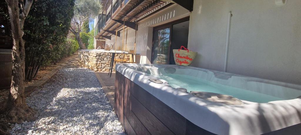 a large hot tub sitting outside of a building at Chambre Cigale jacuzzi privé in Allauch