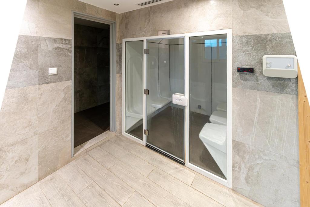 Koupelna v ubytování Group Stay I Near Dubai Mall I Family friendly