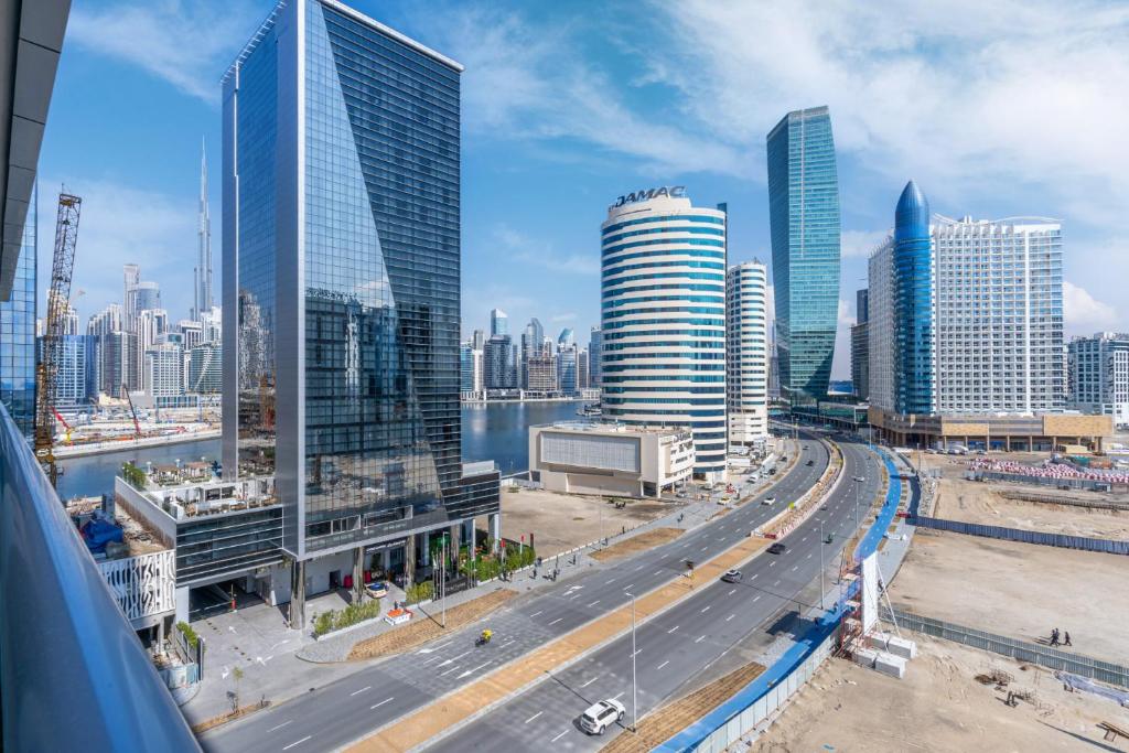 Nespecifikovaný výhled na destinaci Dubaj nebo výhled na město při pohledu z apartmánu