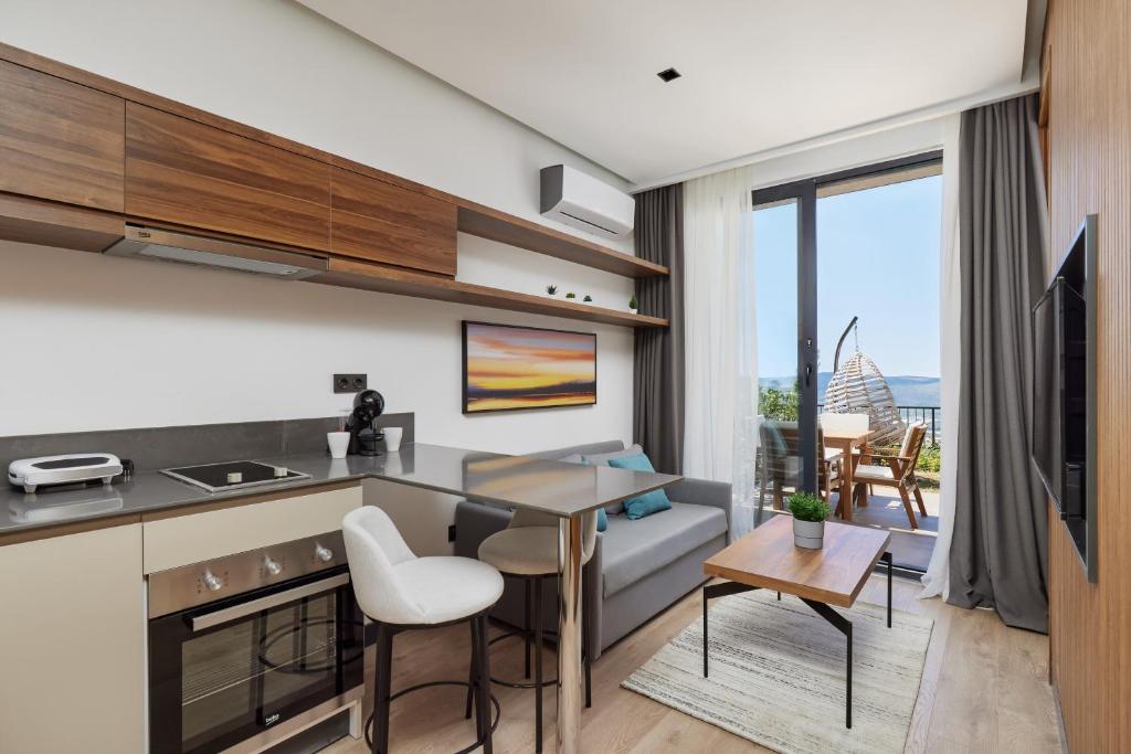 Kuchyň nebo kuchyňský kout v ubytování Bayview Hills Luxury Residences