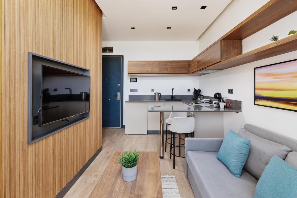 Kuchyň nebo kuchyňský kout v ubytování Bayview Hills Luxury Residences