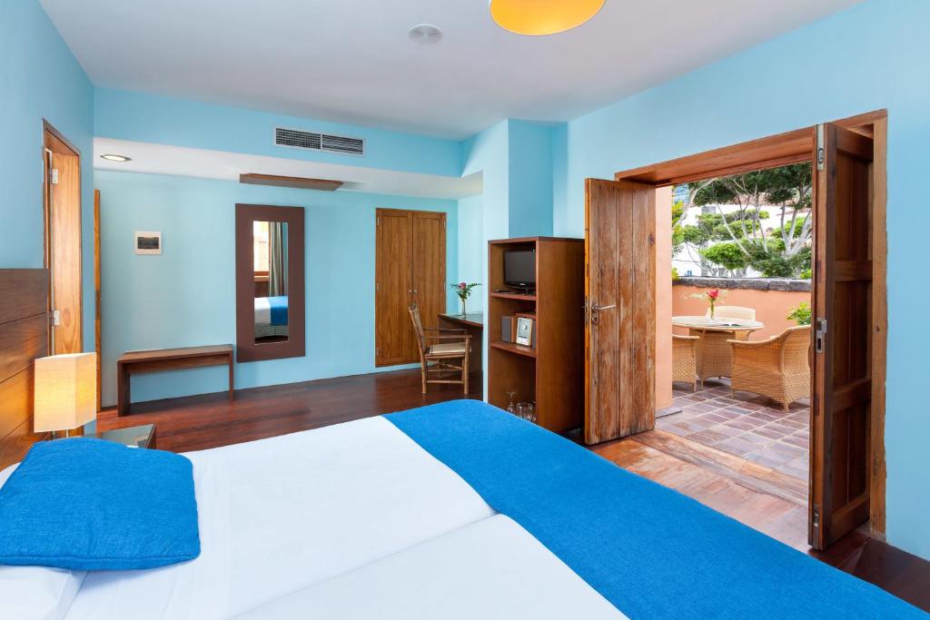 Postel nebo postele na pokoji v ubytování Hotel LIVVO La Quinta Roja