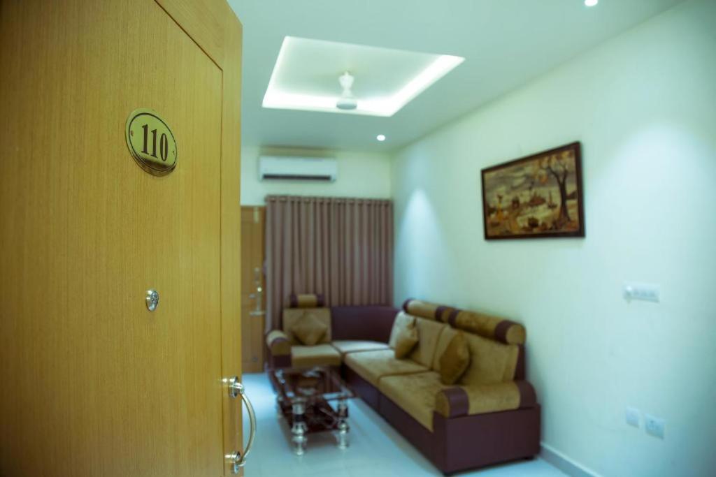 The Grand White Palace - Family Suite