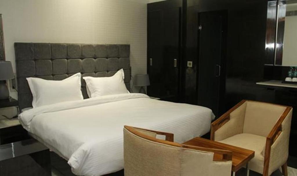 FabHotel Prime The Daffodils - Housity