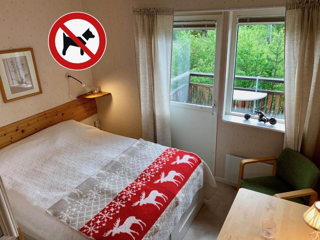 Postel nebo postele na pokoji v ubytování Kullerbacka Gästhus