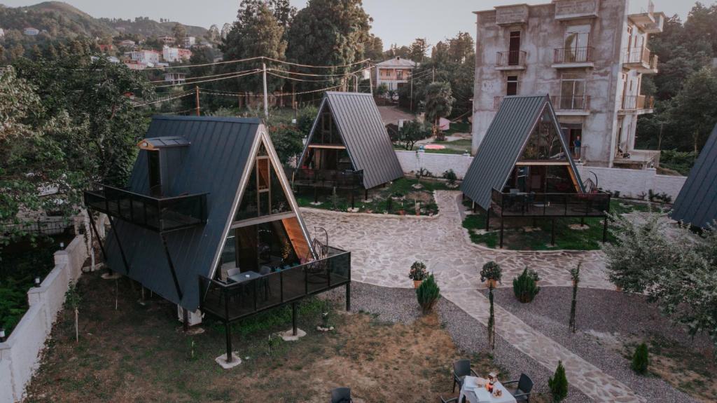 a renderización de una casa con dos cúpulas en La'Familia, en Batumi