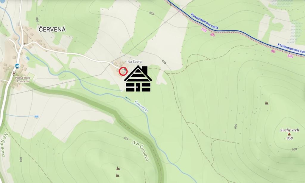 a map of the trail with a red marker at Roubenka U Andělů, Šumava in Kašperské Hory