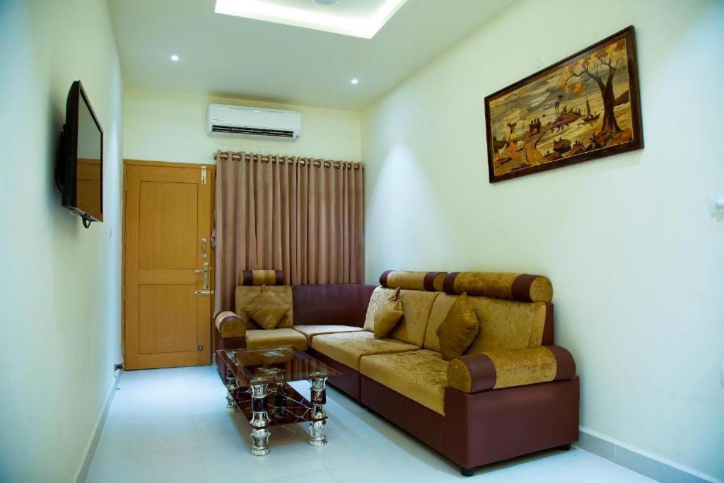 The Grand White Palace - Suite