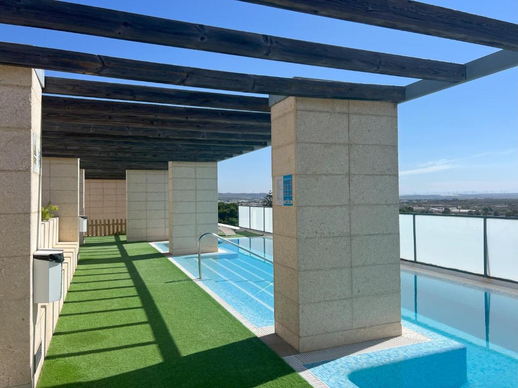 The swimming pool at or close to GATU PREMIUM Marismas, terraza, parking, piscina común y aire acc , " Preferente mayores de 25 años y familias "
