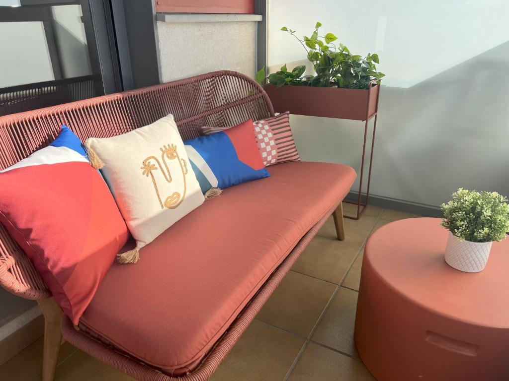 A seating area at GATU PREMIUM Marismas, terraza, parking, piscina común y aire acc , " Preferente mayores de 25 años y familias "