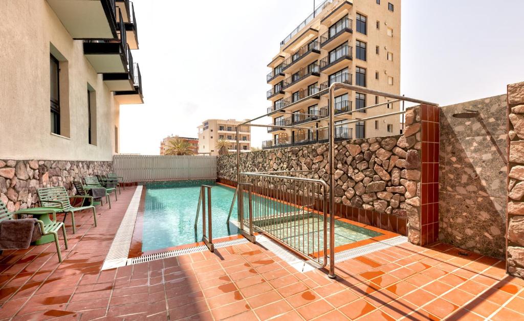 a swimming pool on the side of a building at HOTEL SHOSHANA in Eilat