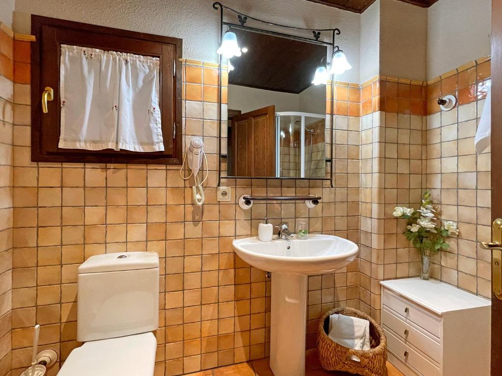 Koupelna v ubytování Casa Rural juaningratxi
