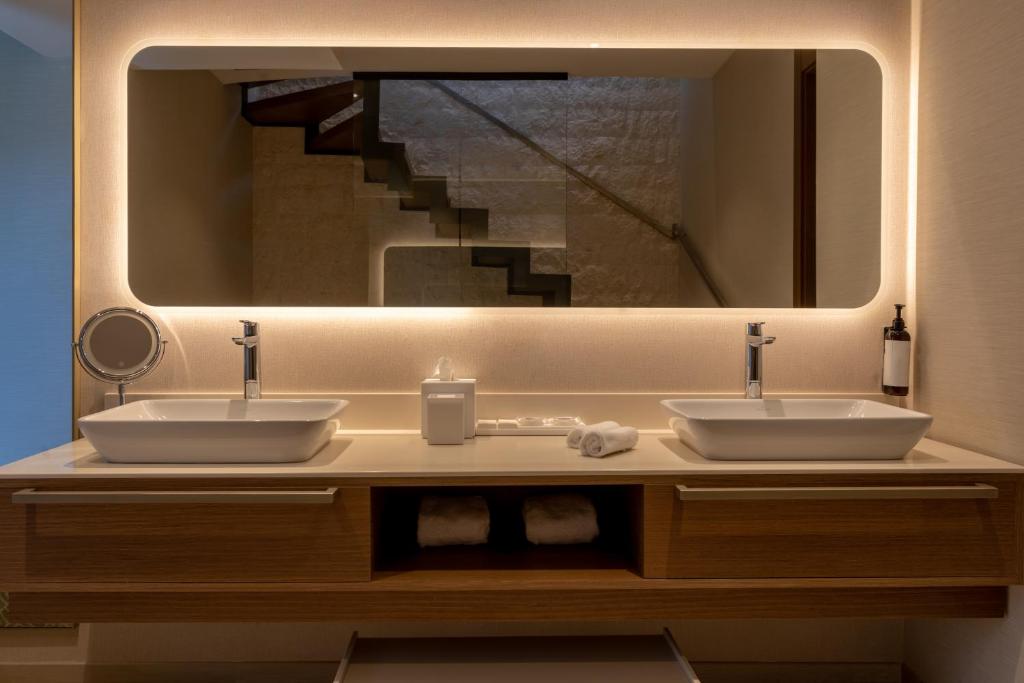 Hyatt Regency Kotor Bay Resort - 12