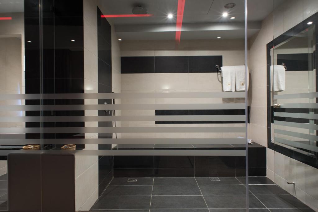 Pines Hotel - Resim 25