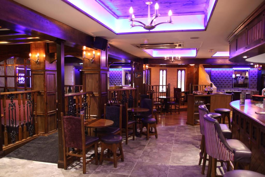 Lounge nebo bar v ubytování The Royal Hotel