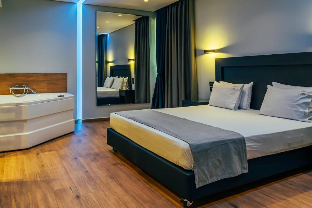 Postel nebo postele na pokoji v ubytování Pines Hotel