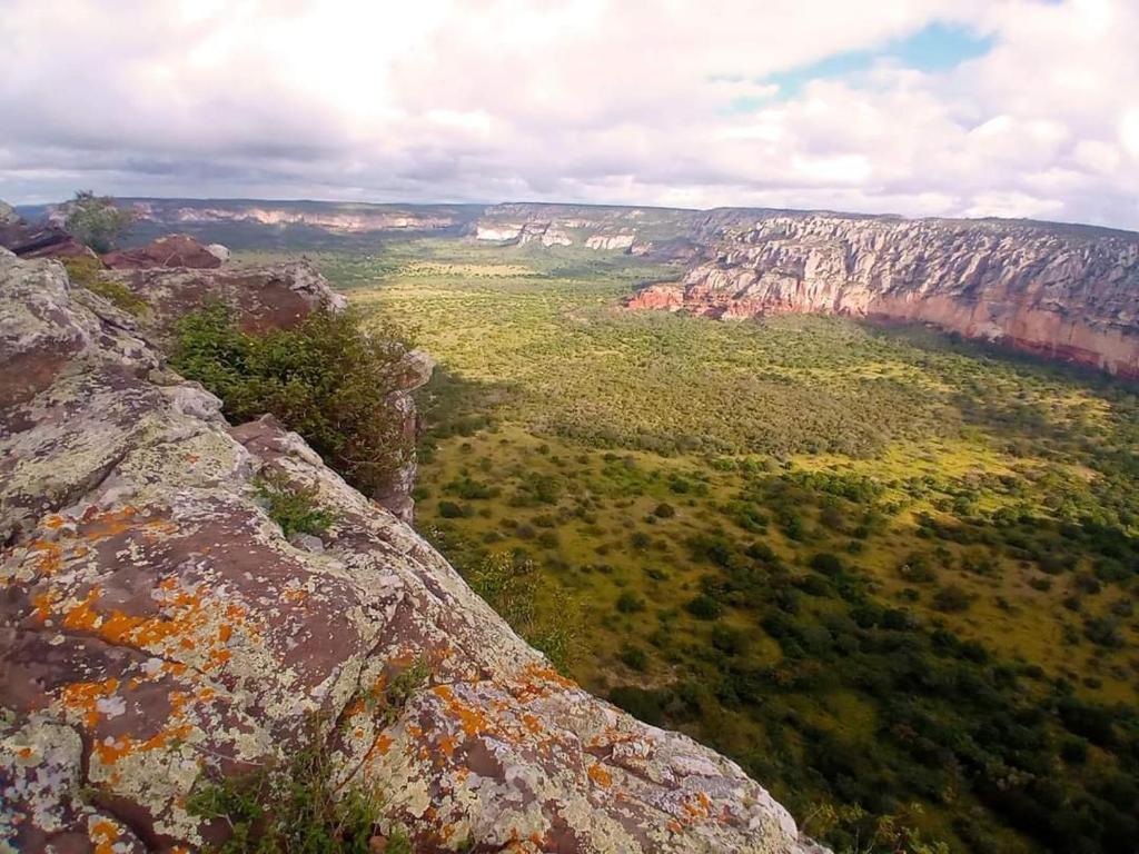 a view of a canyon from the top of a cliff at P nacional do catimbau Buíque de 1 a 10 hospeder in Catimbau