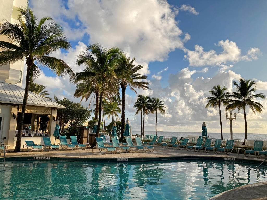 Bazén v ubytování Hollywood Beach Marriott nebo v jeho okolí