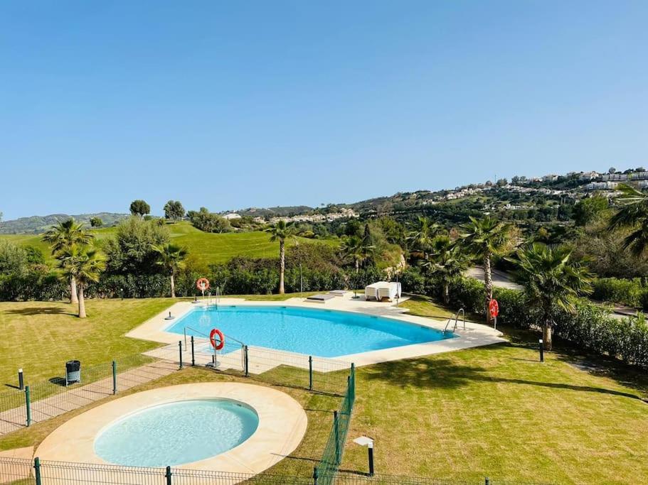 Fotografie z fotogalerie ubytování Stylish 2 bedroom apartment in La Cala Golf v destinaci Mijas