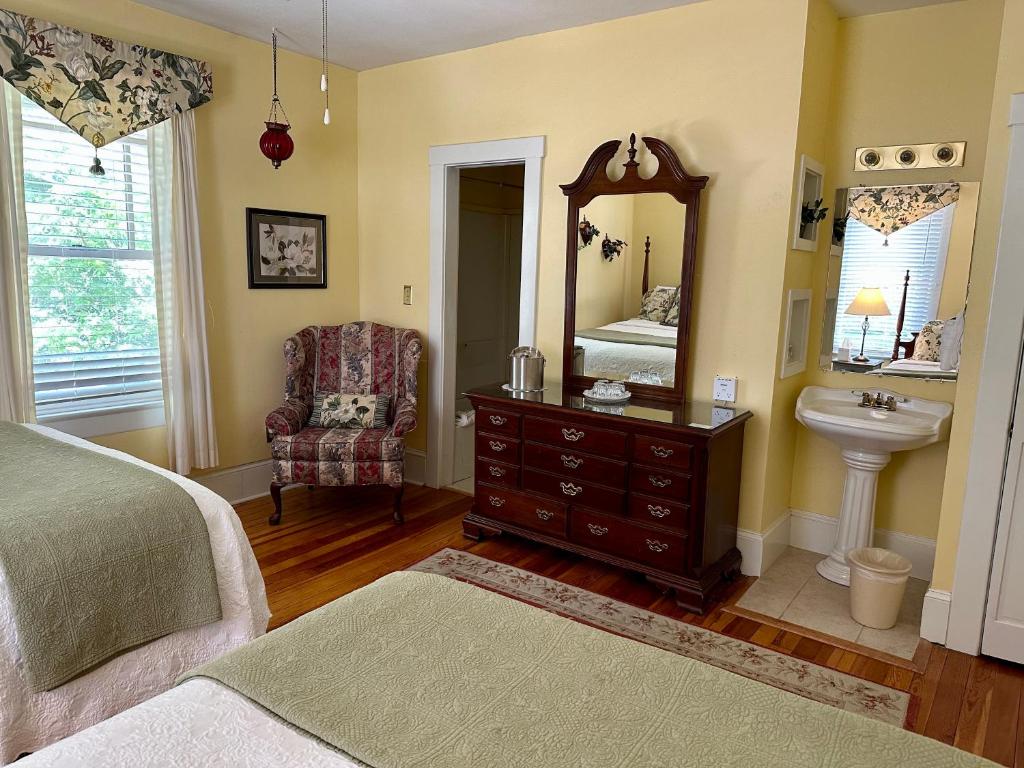 Red Rocker Inn - Appalache