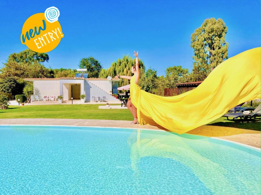 una donna è seduta su un'amaca accanto alla piscina di Villa Dafni with private pool by DadoVillas a Roda