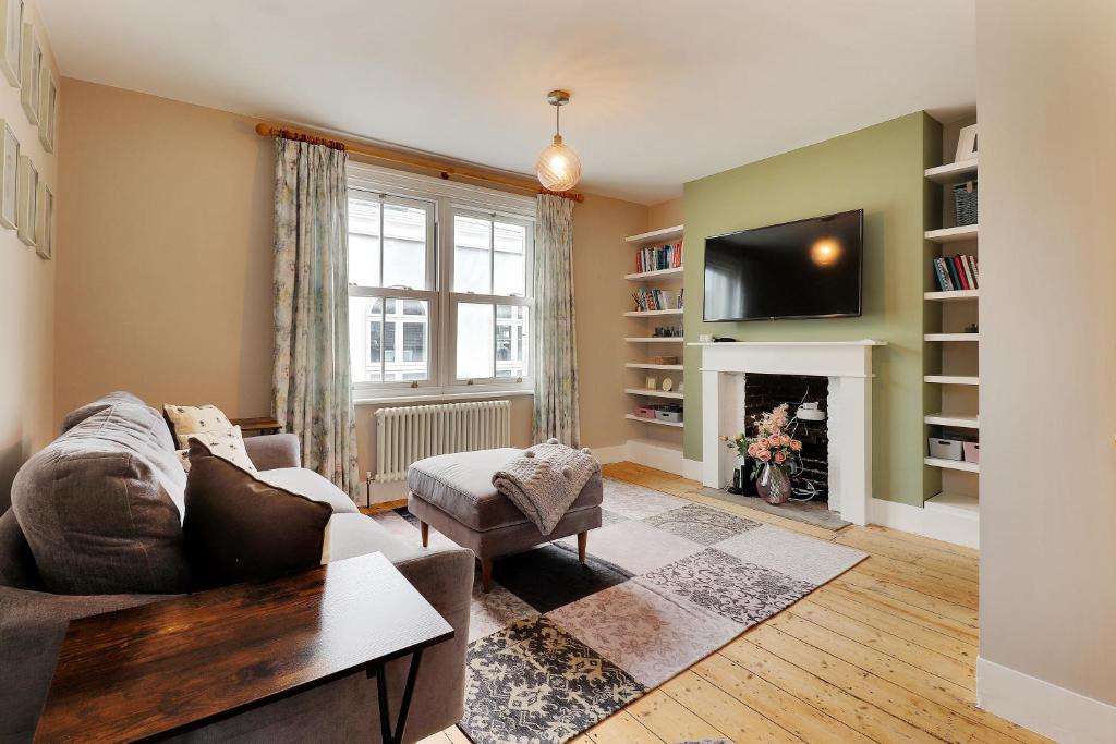 a living room with a couch and a fireplace at Pass the Keys Perfectly presented centrally located townhouse in Royal Tunbridge Wells