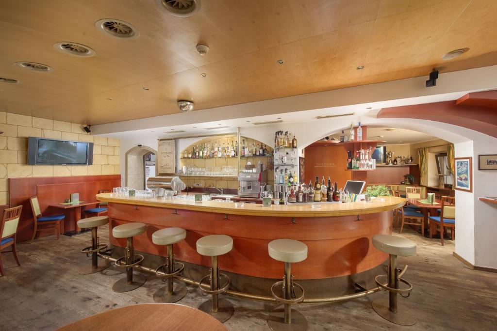 Lounge nebo bar v ubytování Hotel Fischer