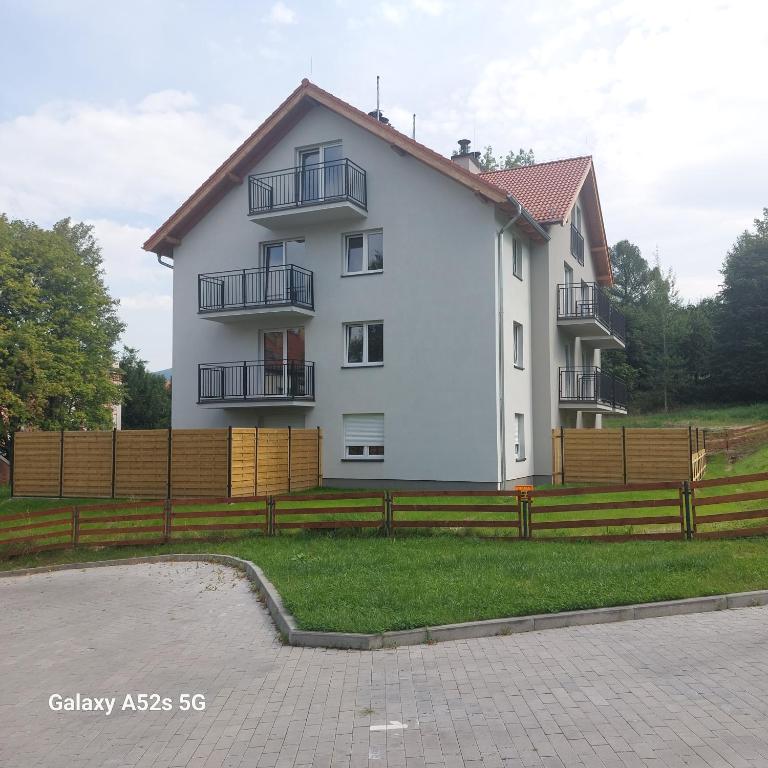 Budova, v ktorej sa apartmán nachádza