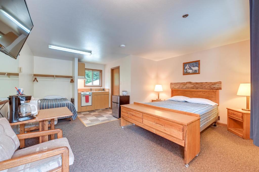 Apartment PetFriendly Studio Retreat about 12 Mi to Cooper Lake, Cooper Landing, AK