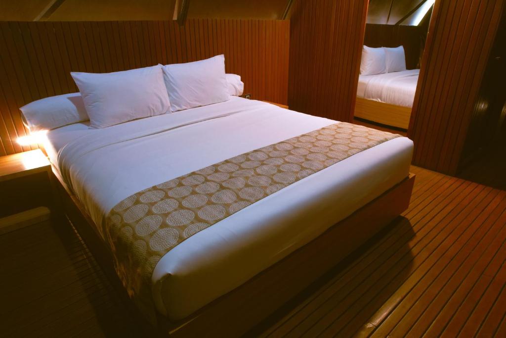 Kema Merbabu powered by Cocotel - Double Room With Private Bathroom